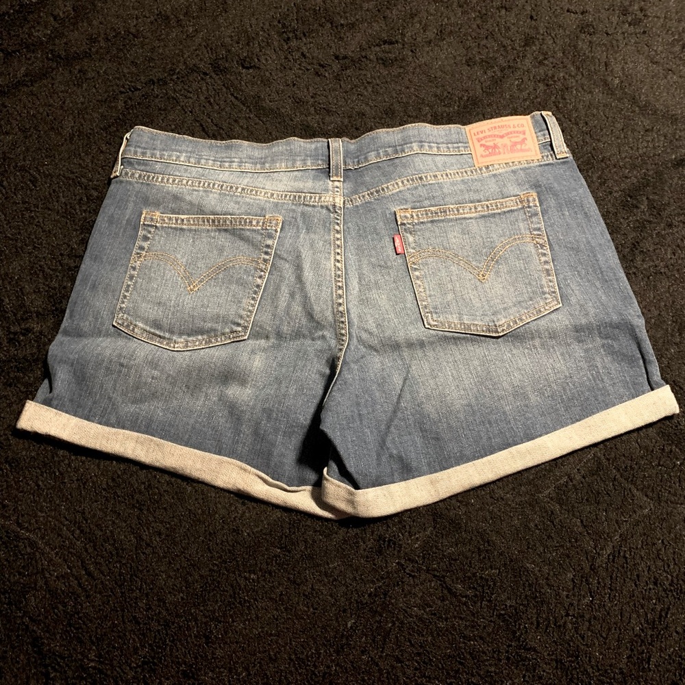 NWOT Levi Short Denim shorts 💞 - Picture 2 of 2